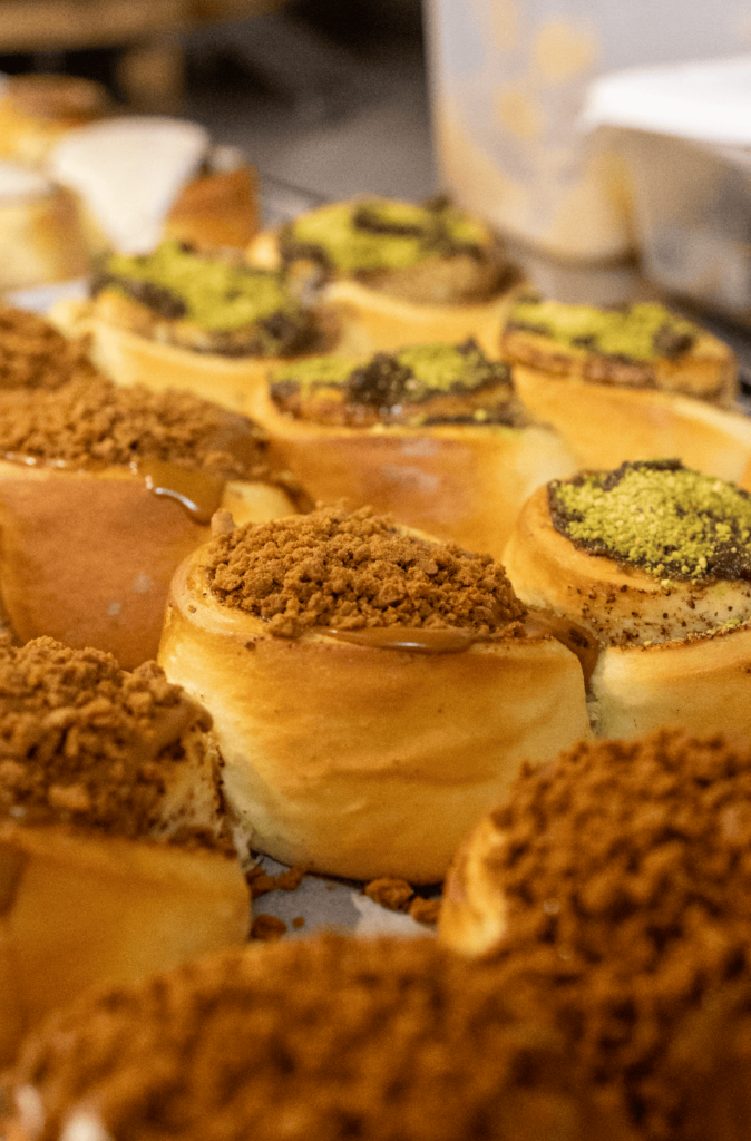 Croquez-Moi : l’adresse incontournable des cinnamon rolls à la rue des Arts 1 Capture decran 2026 01 15 a 13.00.18