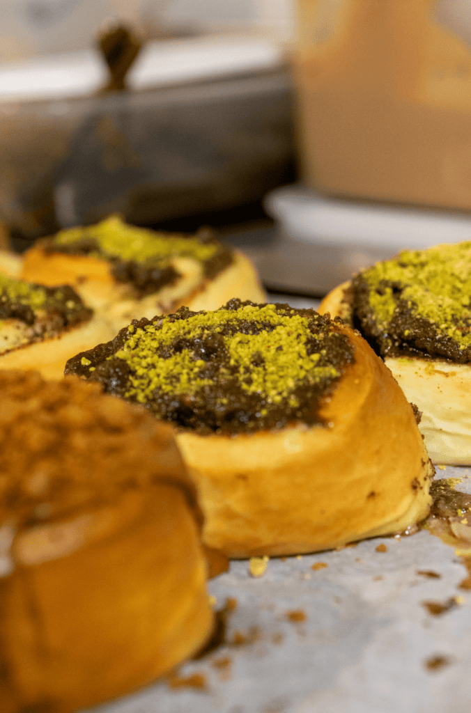 Croquez-Moi : l’adresse incontournable des cinnamon rolls à la rue des Arts 3 Capture decran 2026 01 15 a 13.00.40